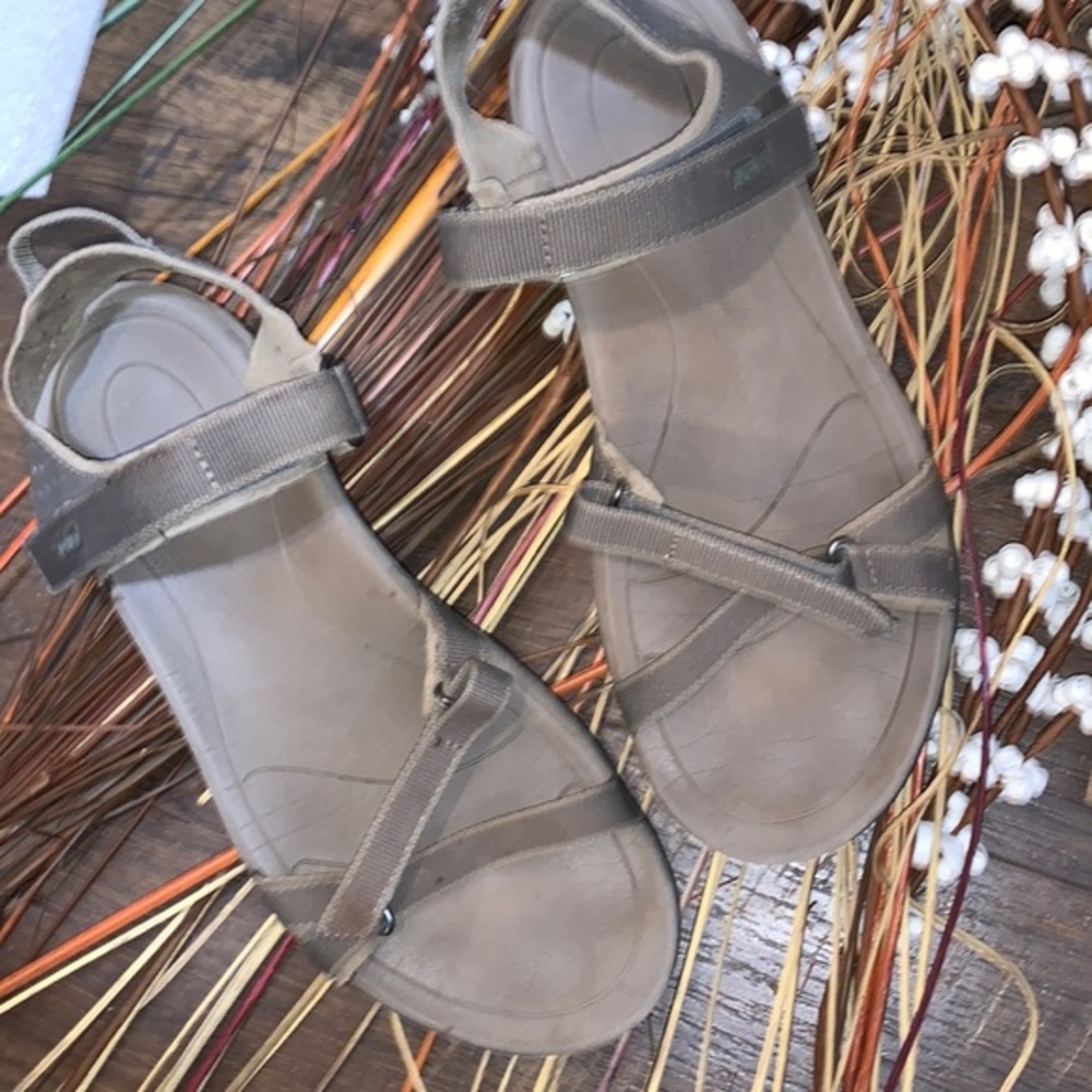 Teva Sandals  (M444)